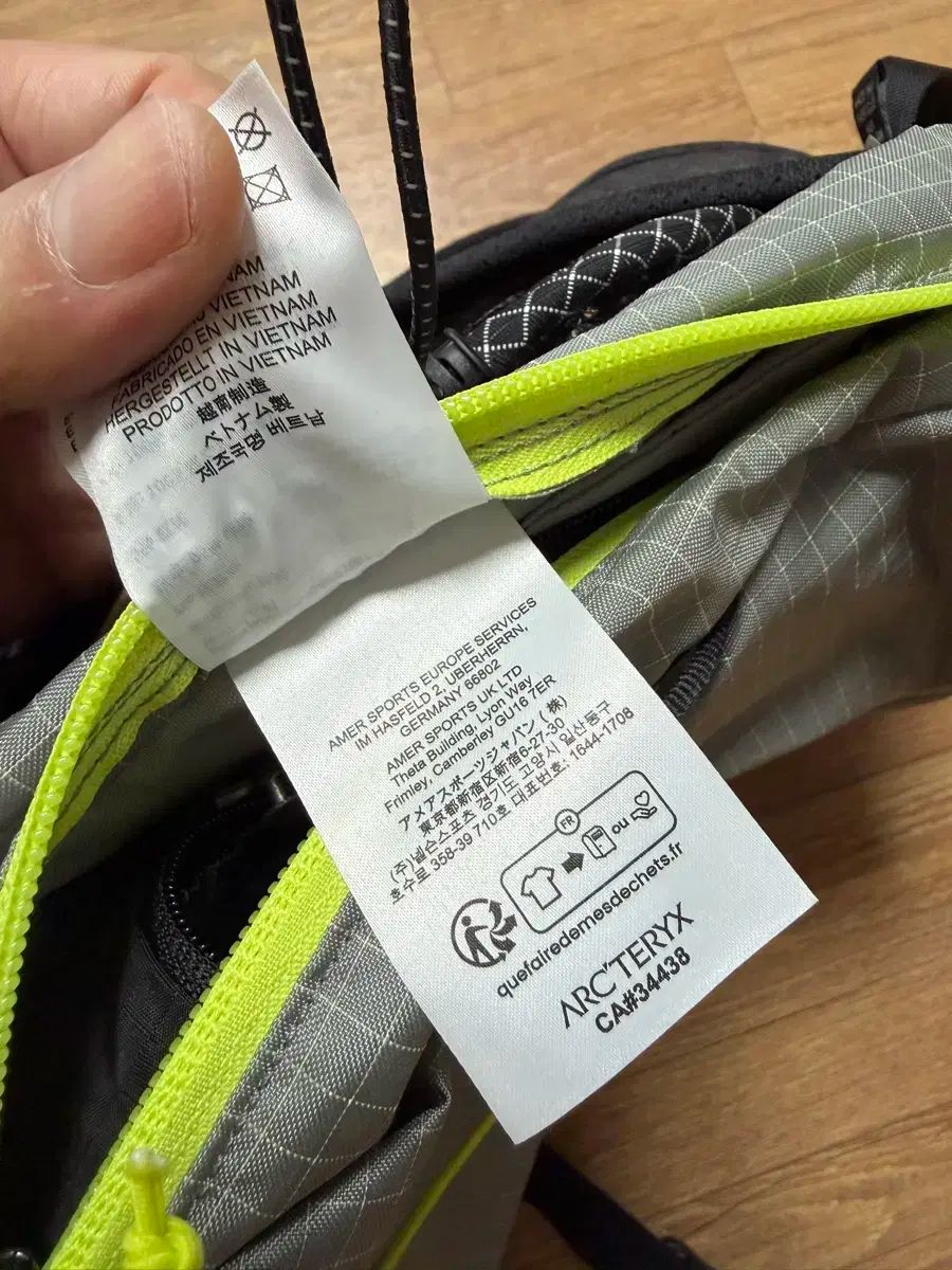 アークテリクス エアリウス 15 バックプリント