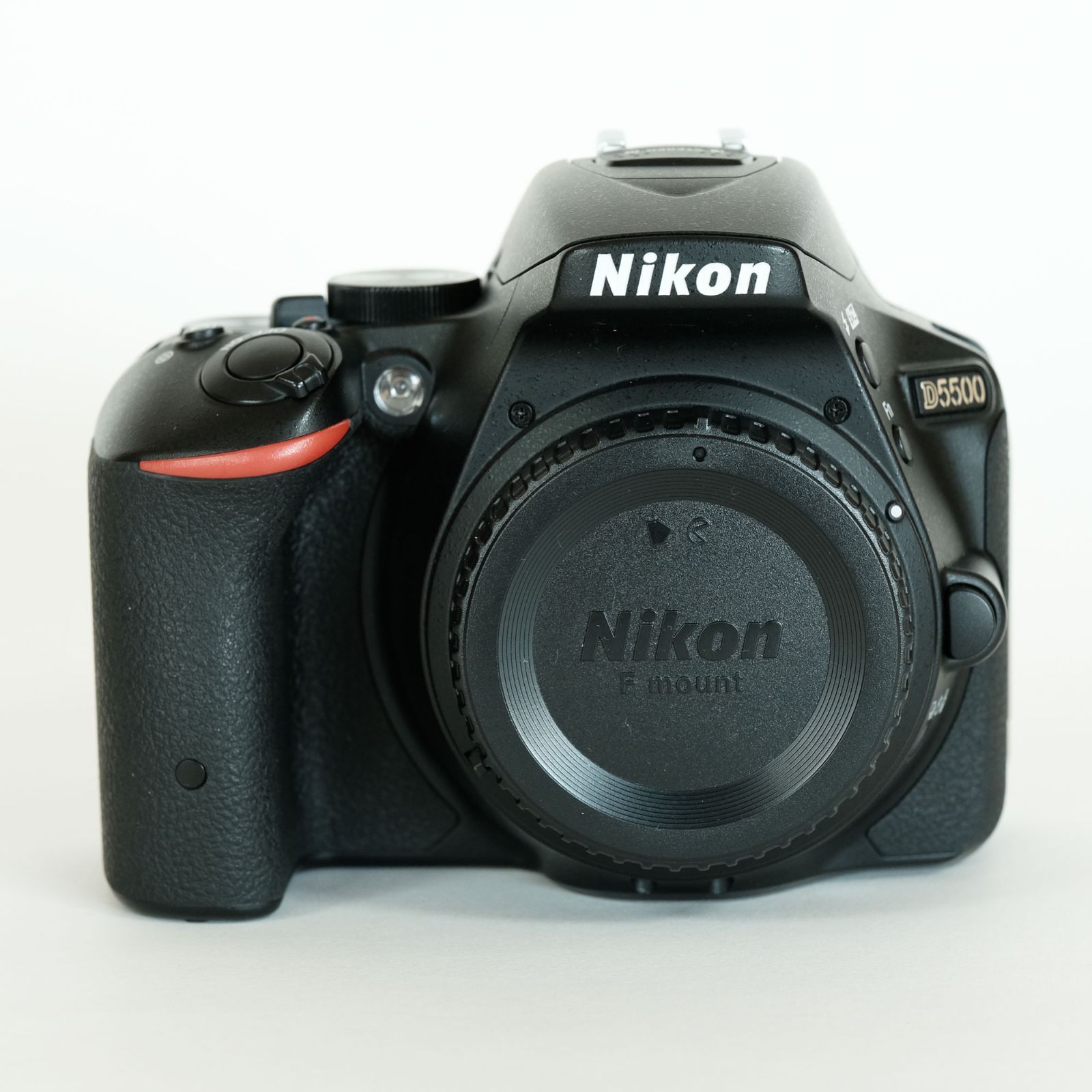 美品｜シャッター数13,379回] Nikon D5500 18-55 VR II レンズキット ブラック / ニコンFマウント / デジタル一眼レフ  - メルカリ