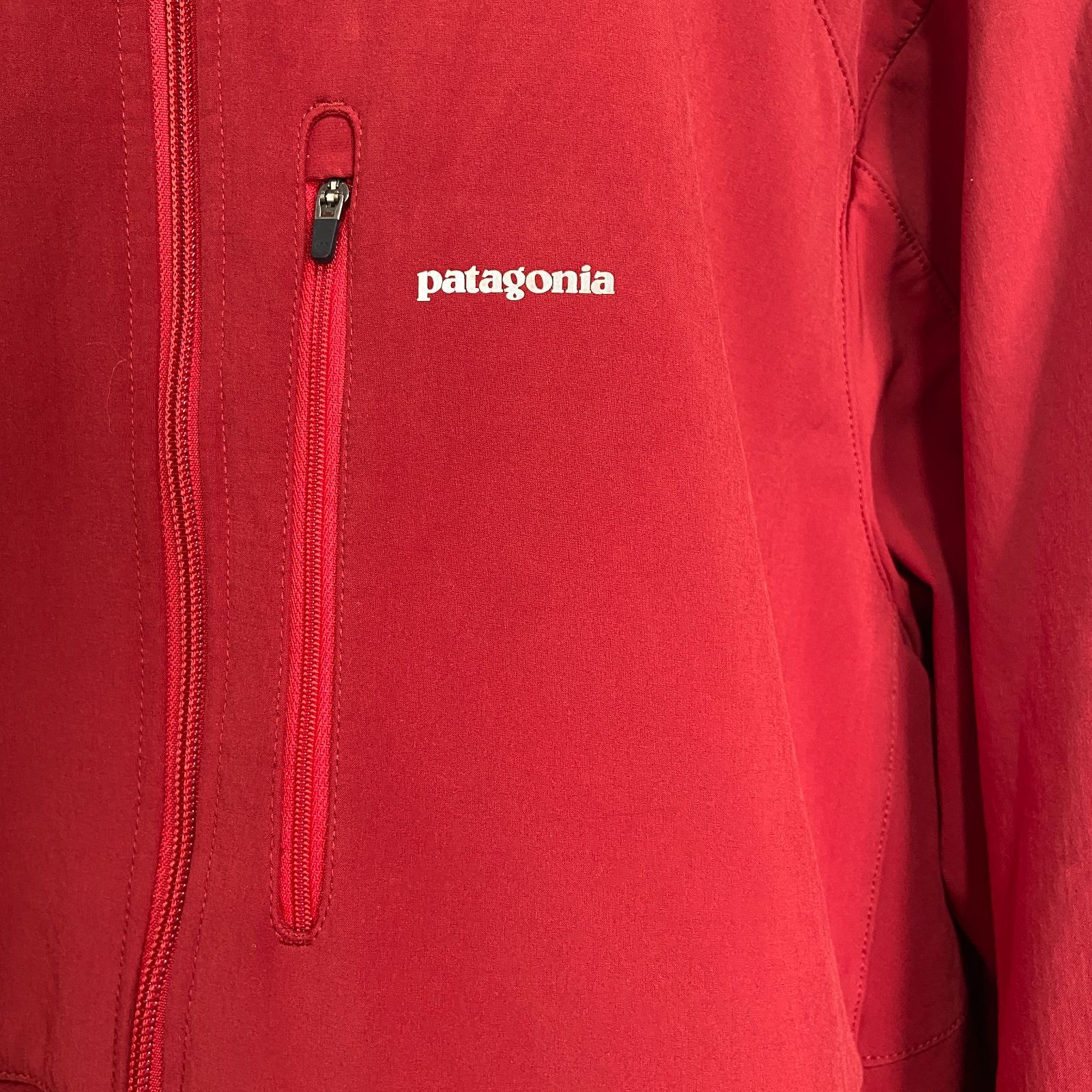 patagonia ソフトシェルフルジップジャケット 赤 【公式通販】