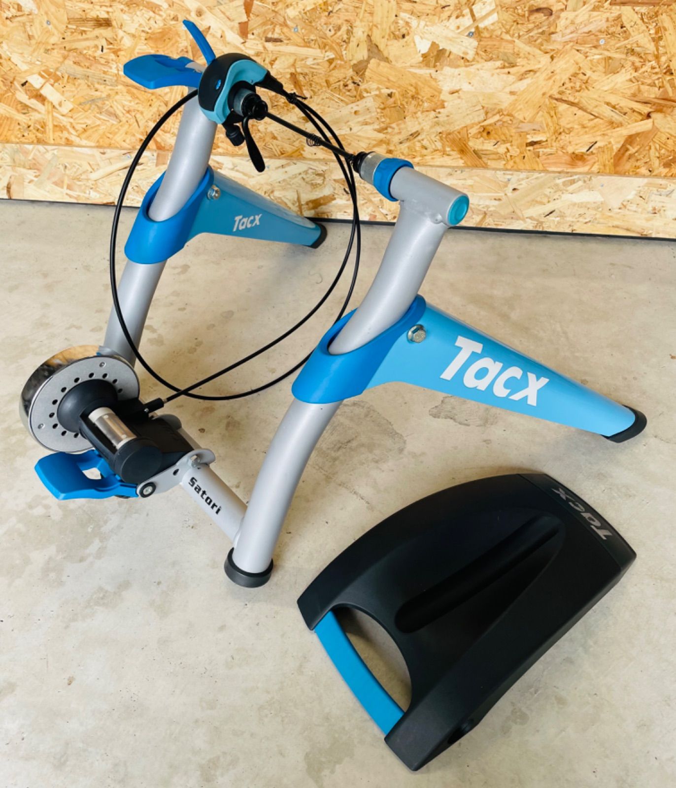Tacx 固定ローラー フロント台 専用クイックリリースあり！ Tacx 固定