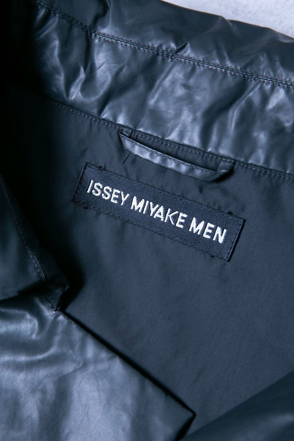 ISSEY MIYAKE MEN ポリウレタンラミネートコートME33FA060ポリエステル