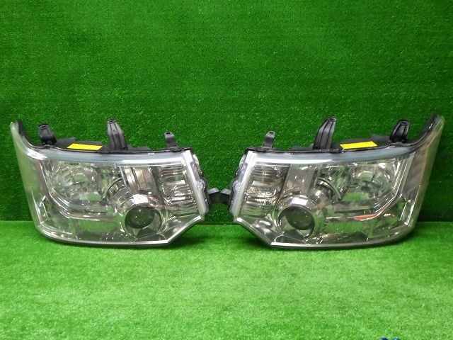 三菱 デリカD5 CV-5W ￼前期 ヘッドライト 左右 HID バラスト付 【公式