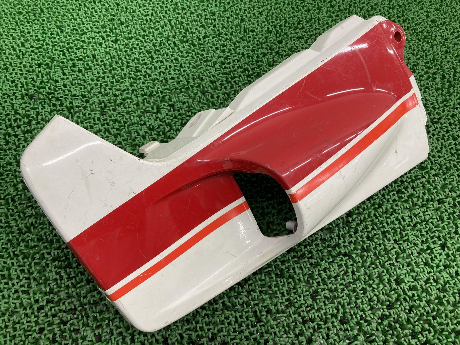 GSX-R400 テールカウル 右 白/赤 04A スズキ 純正 中古 バイク 部品