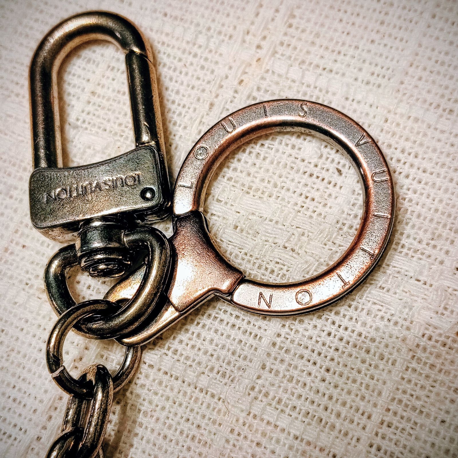 思い出 Louis Vuitton ルイヴィトン キーホルダー キーリング LVロゴ ポルトクレ メタルキーリング 一流の