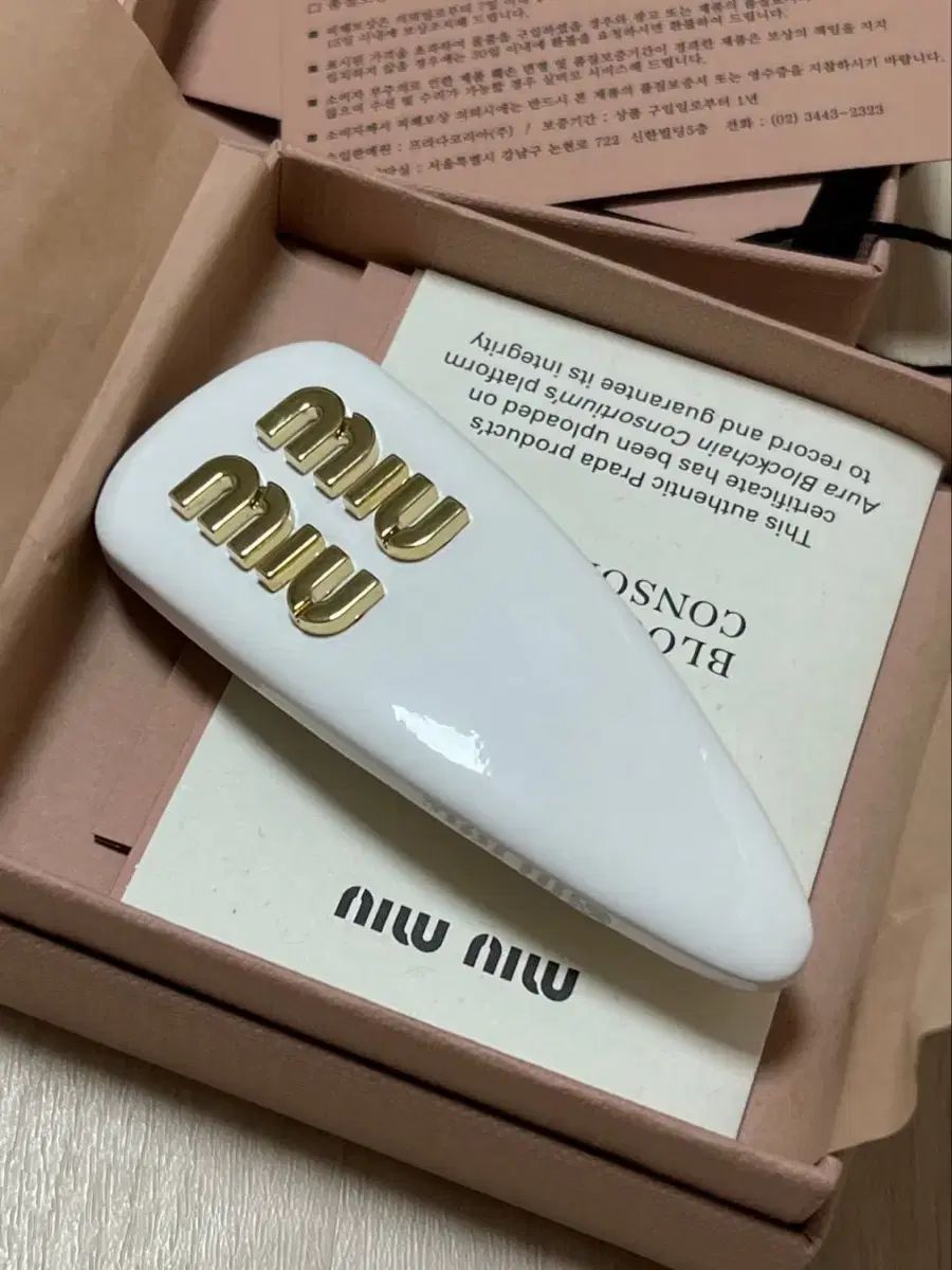 正規品 miu miu ヘアピン ホワイト　ミュウミュウ ユニセックス ホワイト（白）系 MiuMiu(ミュウミュウ) ヘア