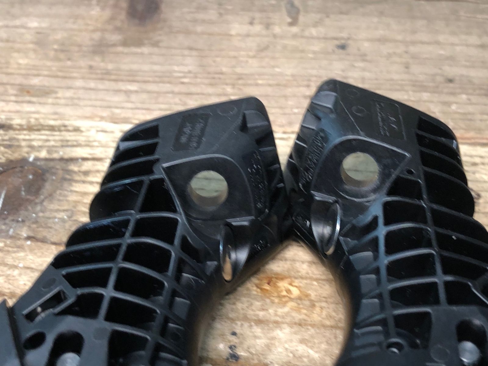 固定バンド ブラケットカバー