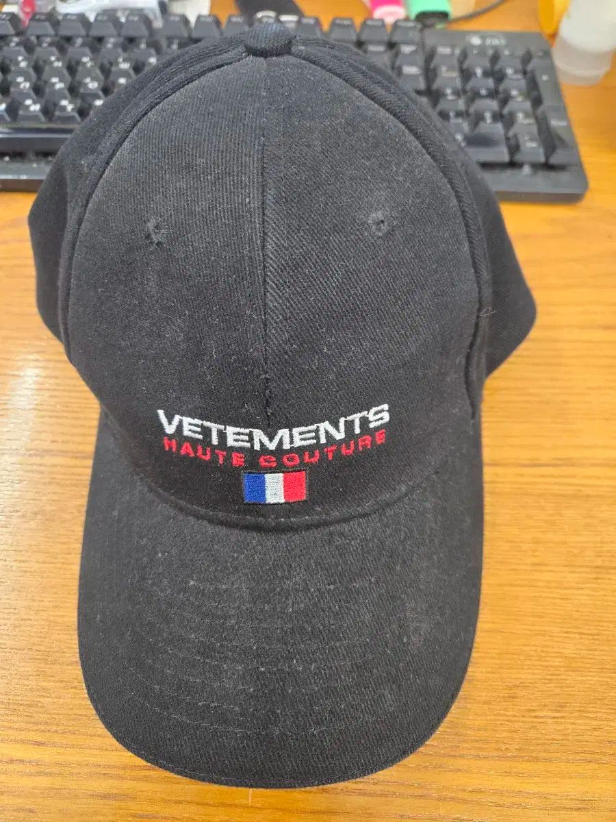 【雷市場（ポンジャン）商品韓国直送】 VETEMENTS(ヴェトモン) フランス ボールキャップ (韓国語タブ) フリーサイズ