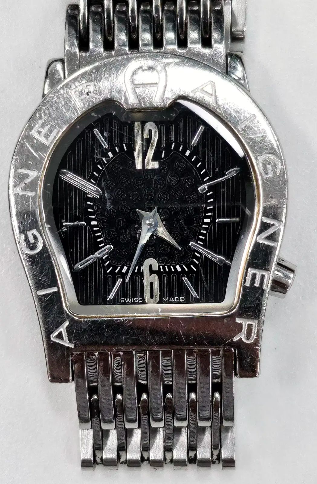 Etienne Aigner クォーツ腕時計 馬蹄型 A1021 Etienne Aigner クォーツ腕時計 馬蹄型 A1021