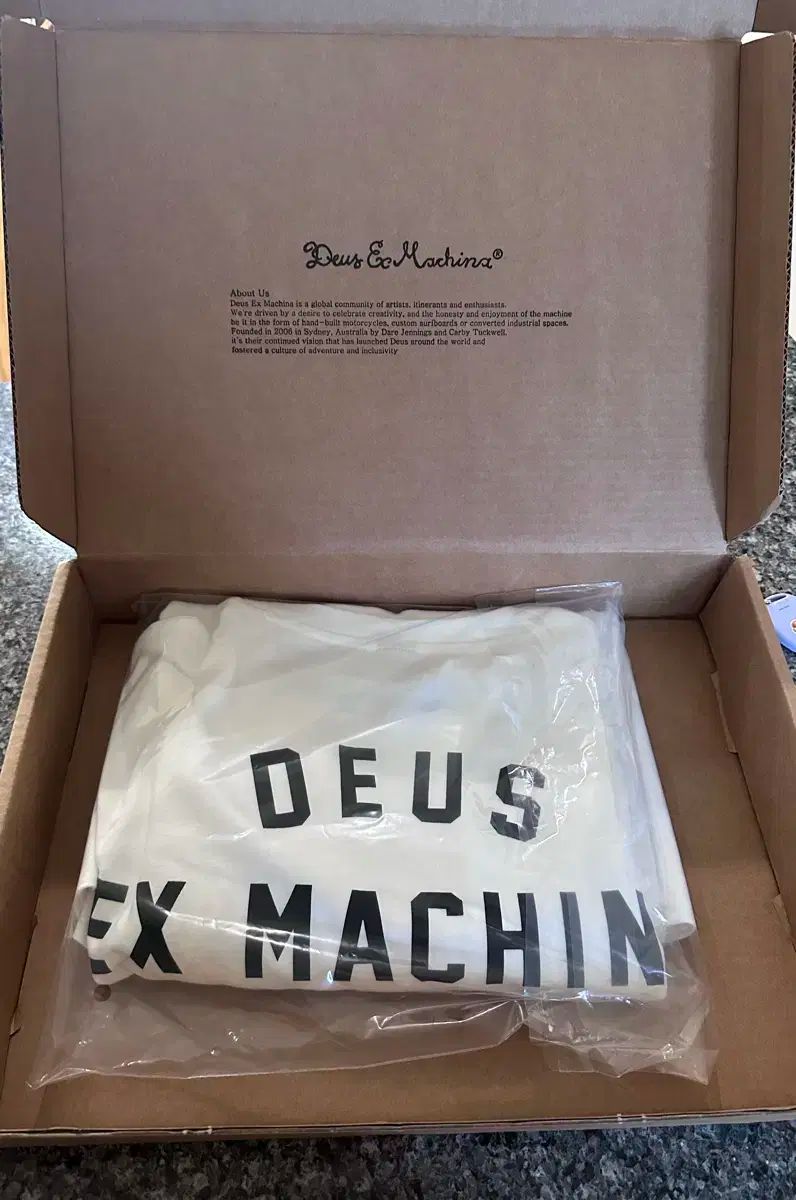 DEUS EX MACHINA ロングスリーブ 白