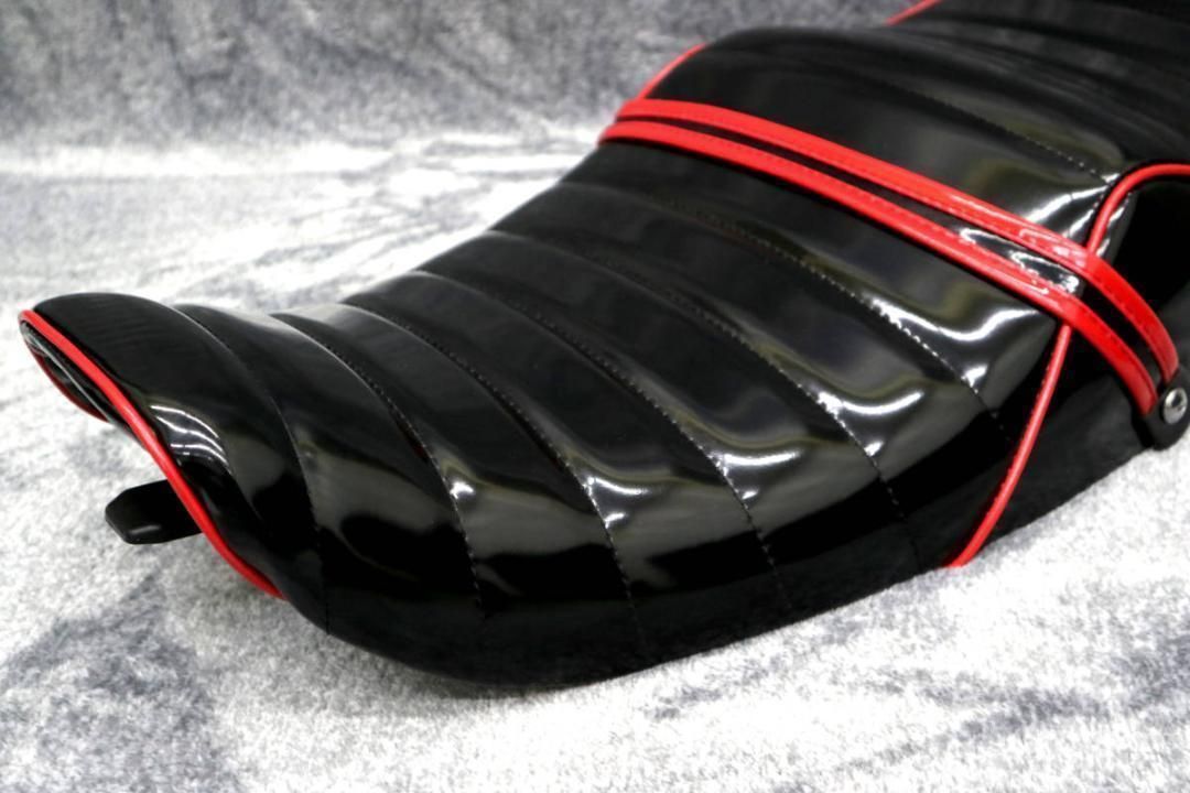 ゼファー400 後期 黒 赤 エナ タックロール シート/エナメル