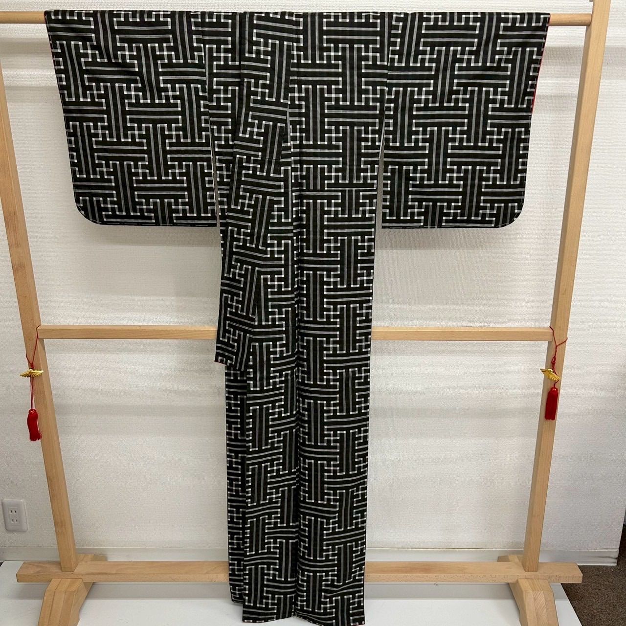 本場奄美大島紬 秋名バラ 龍郷 白 希少 裄65.5 正絹 着物 MK-090