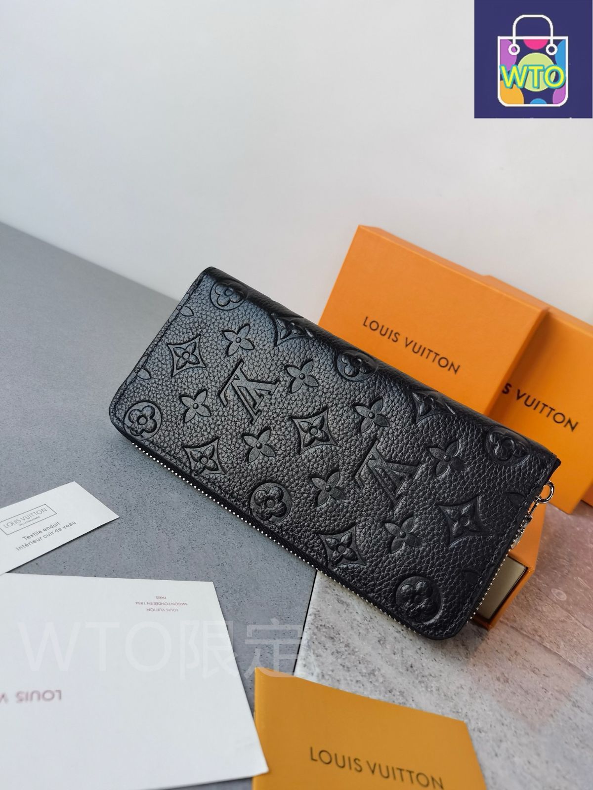 モノグラム?印レザー ジッパー開閉で収納保護