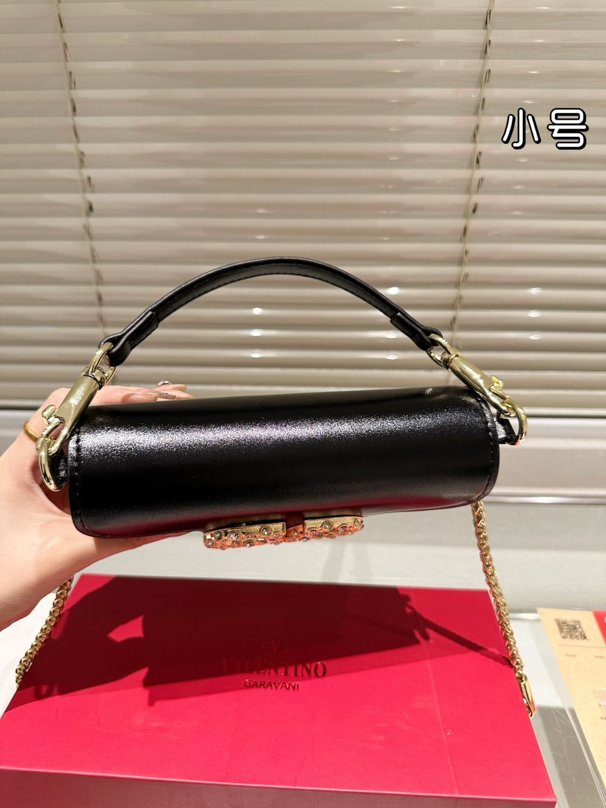 今日特価】VALENTINO GARAVANI LOC? ショルダーバッグ - メルカリ