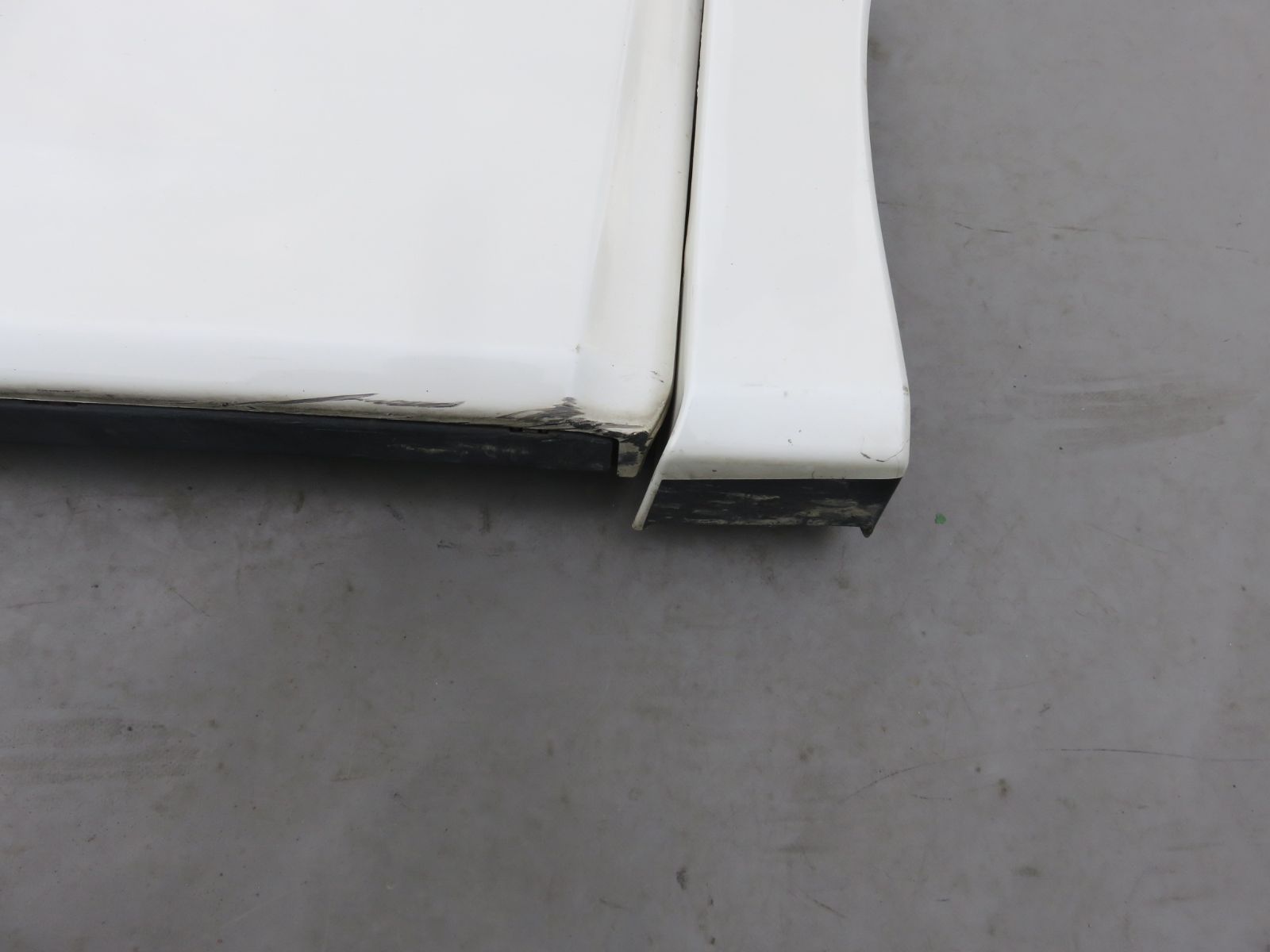 SFC2274 アルファード ヴェルファイア ANH20W ANH25W GGH20W GGH25W 前期 ドアプロテクターパネル サイドパネル 右前 右後 白070 右側スカート