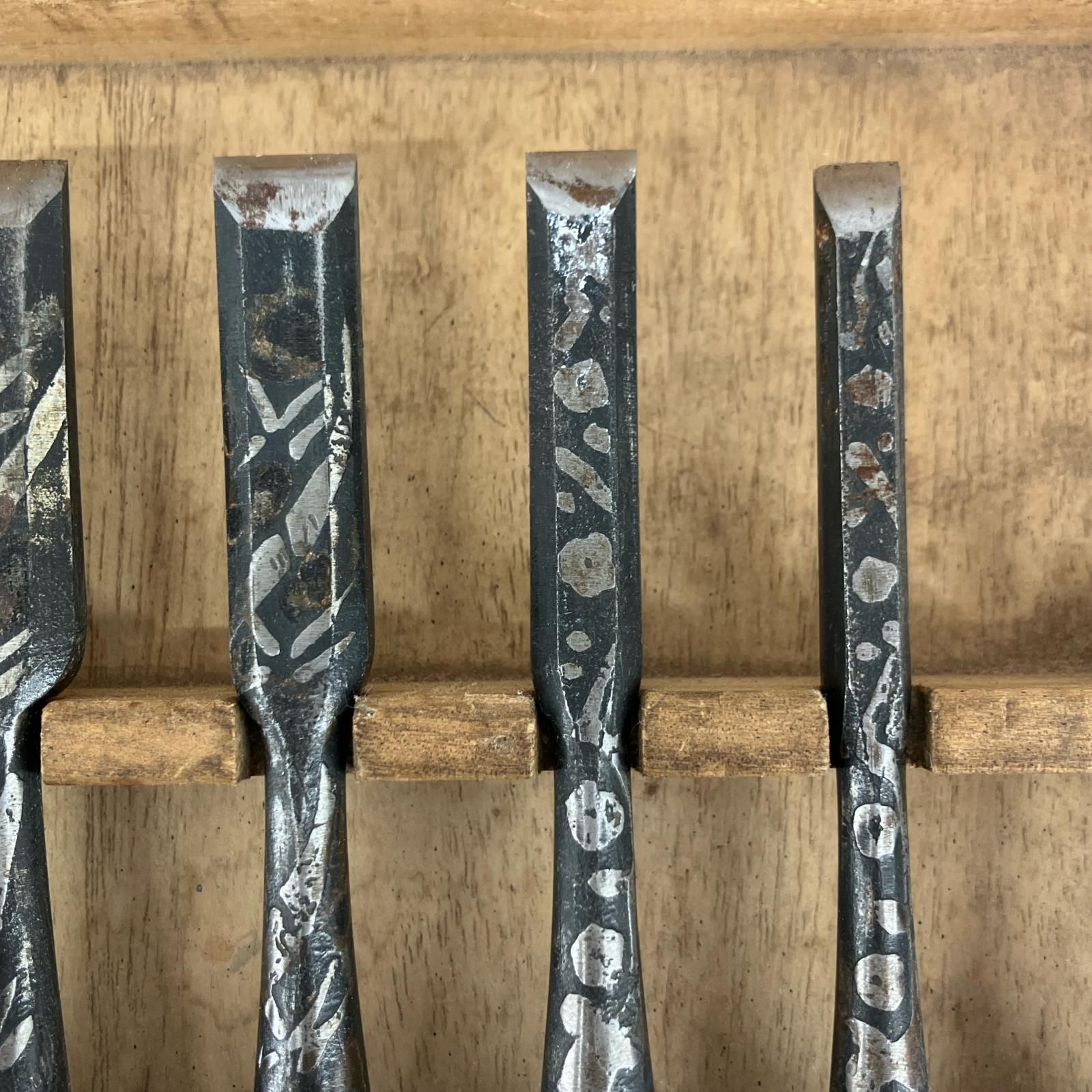  大工道具 ノミ 程度B 10本組 四ツ裏追入堂 松竹梅 朱丹柄 切削工具 切削 切断 穴あけ