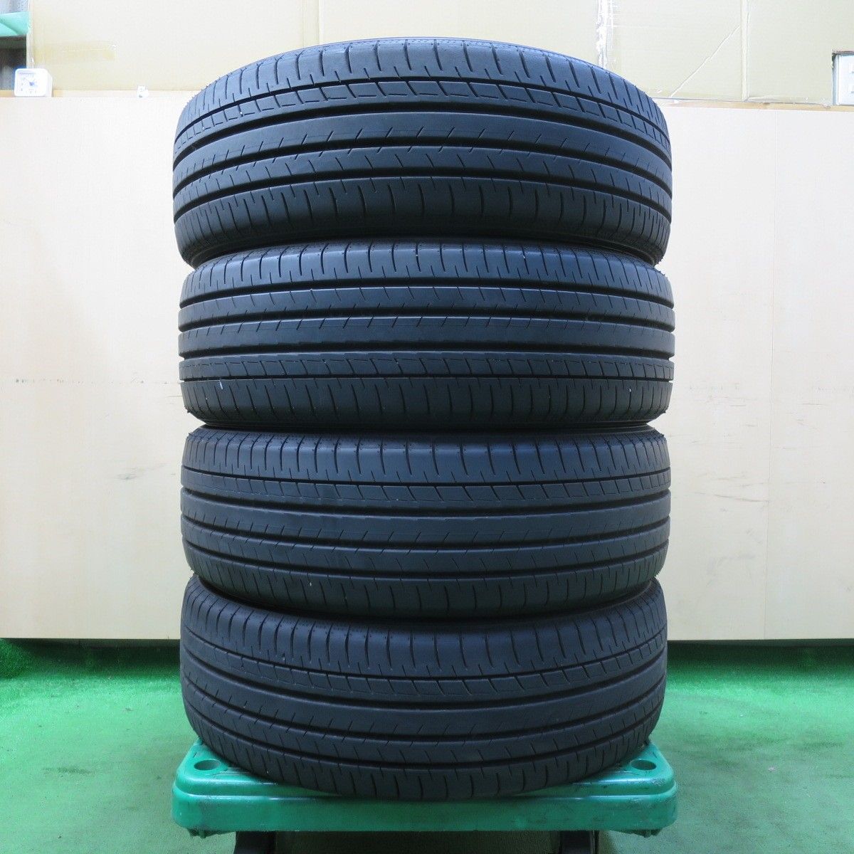 [送料無料] バリ溝！24年！ほぼ10分195/50R19 ヨコハマ BluEarth-GT AE51 ブルーアースGT タイヤ 19インチ 60系 プリウス 等4110505イノタ
