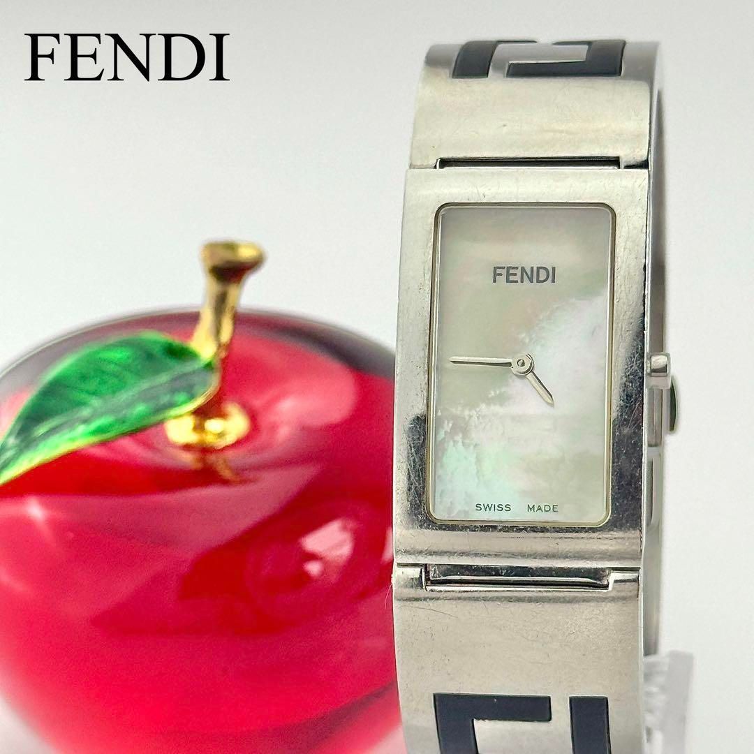 フェンディ ホワイトシェル文字盤 バングル 電池 レディース 腕時計 497