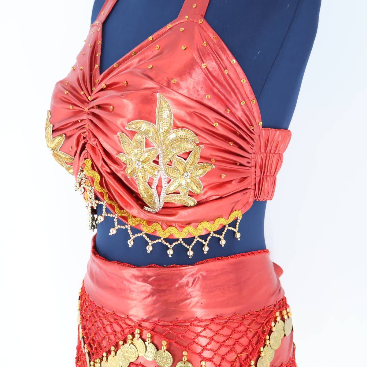 ベリーダンス用オリエンタル衣装】レッド×ゴールド BAHEE バヒー ゴールドコイン ビーズ ブラトップ ベルト