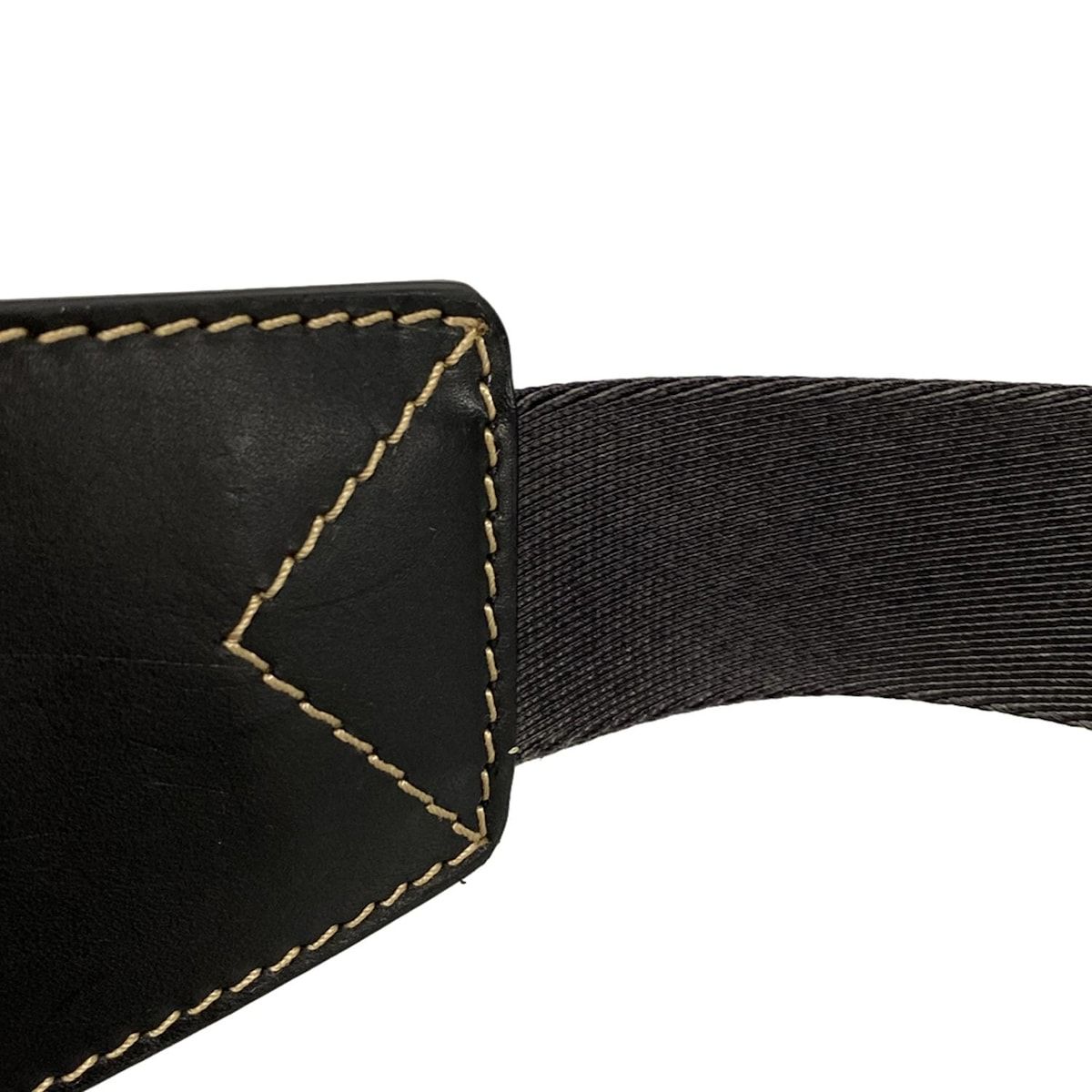 ベージュ×黒×マルチ