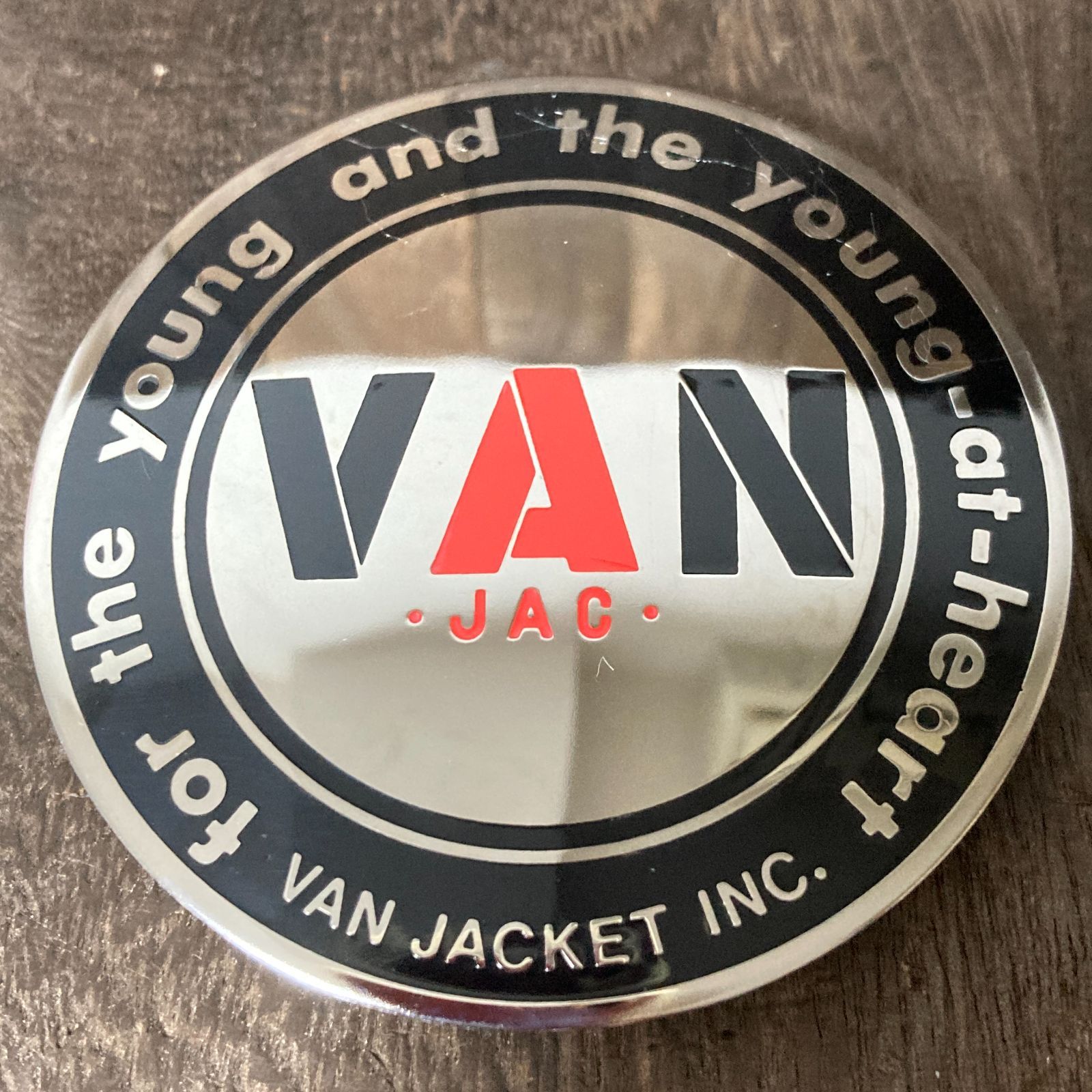 VAN JAC カーバッジ　ロゴ　エンブレム　ヴァンジャケット VAN JAC カーバッジ ロゴ エンブレム ヴァンジャケット - メルカリ