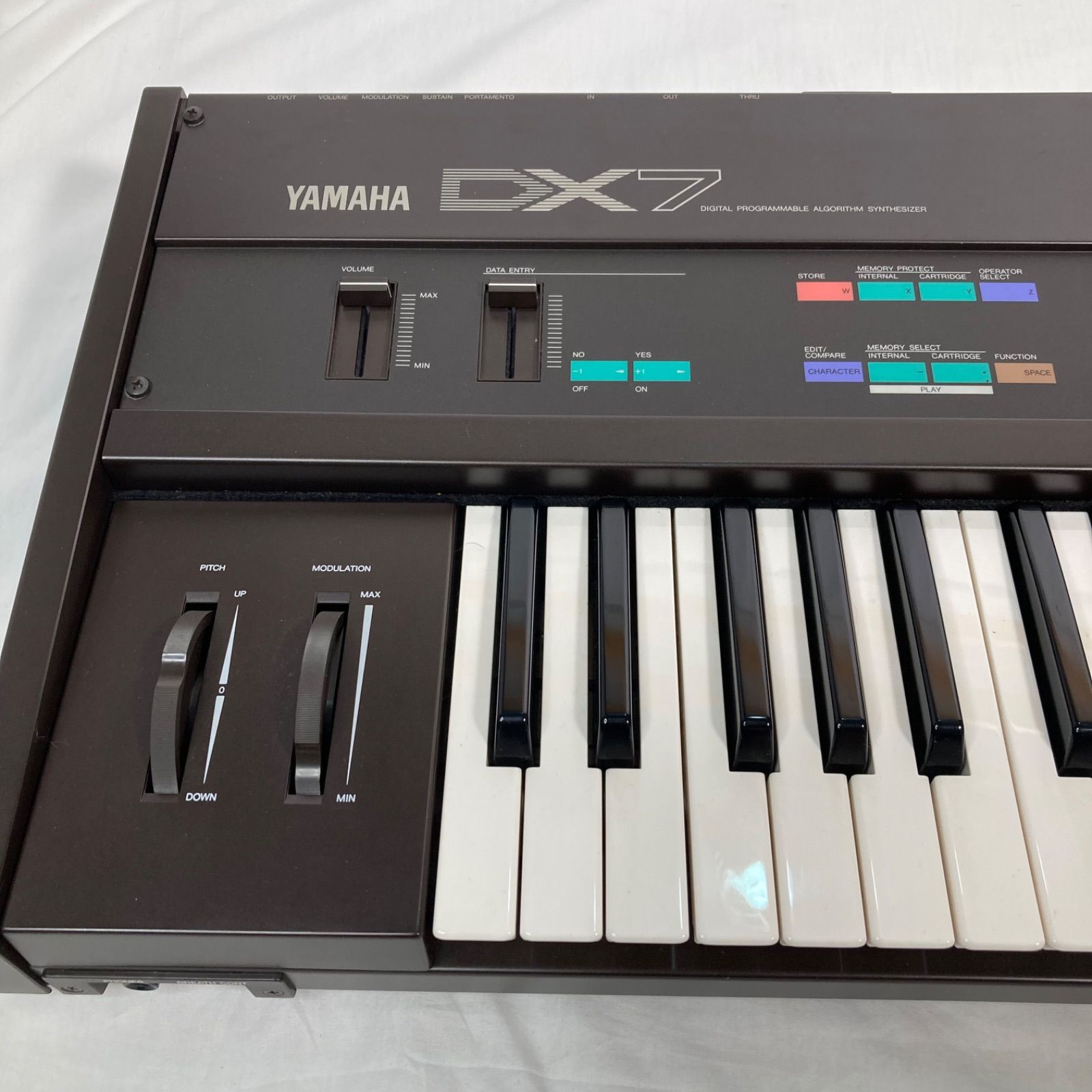 YAMAHA DX7 シンセサイザー 純正ハードケース付き YAMAHA DX7 IID FM音源 シンセサイザー ハードケース付属 ヤマハ
