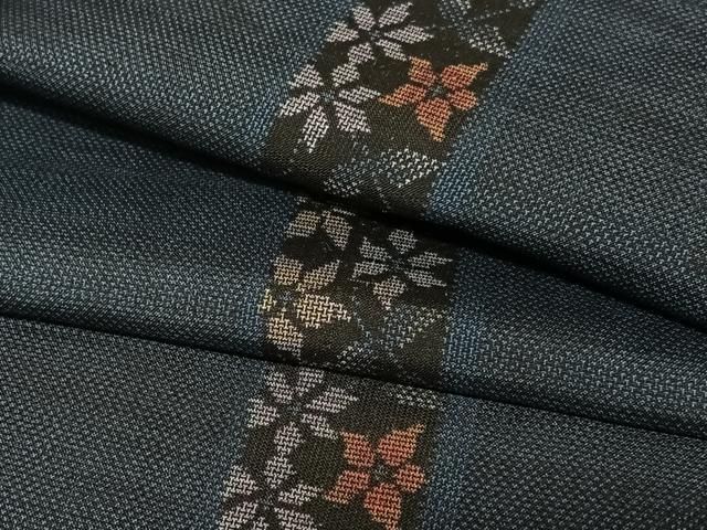 平和屋着物○本場大島紬 カタス7マルキ 枝花文 黒地 正絹 逸品 AAAV9197np