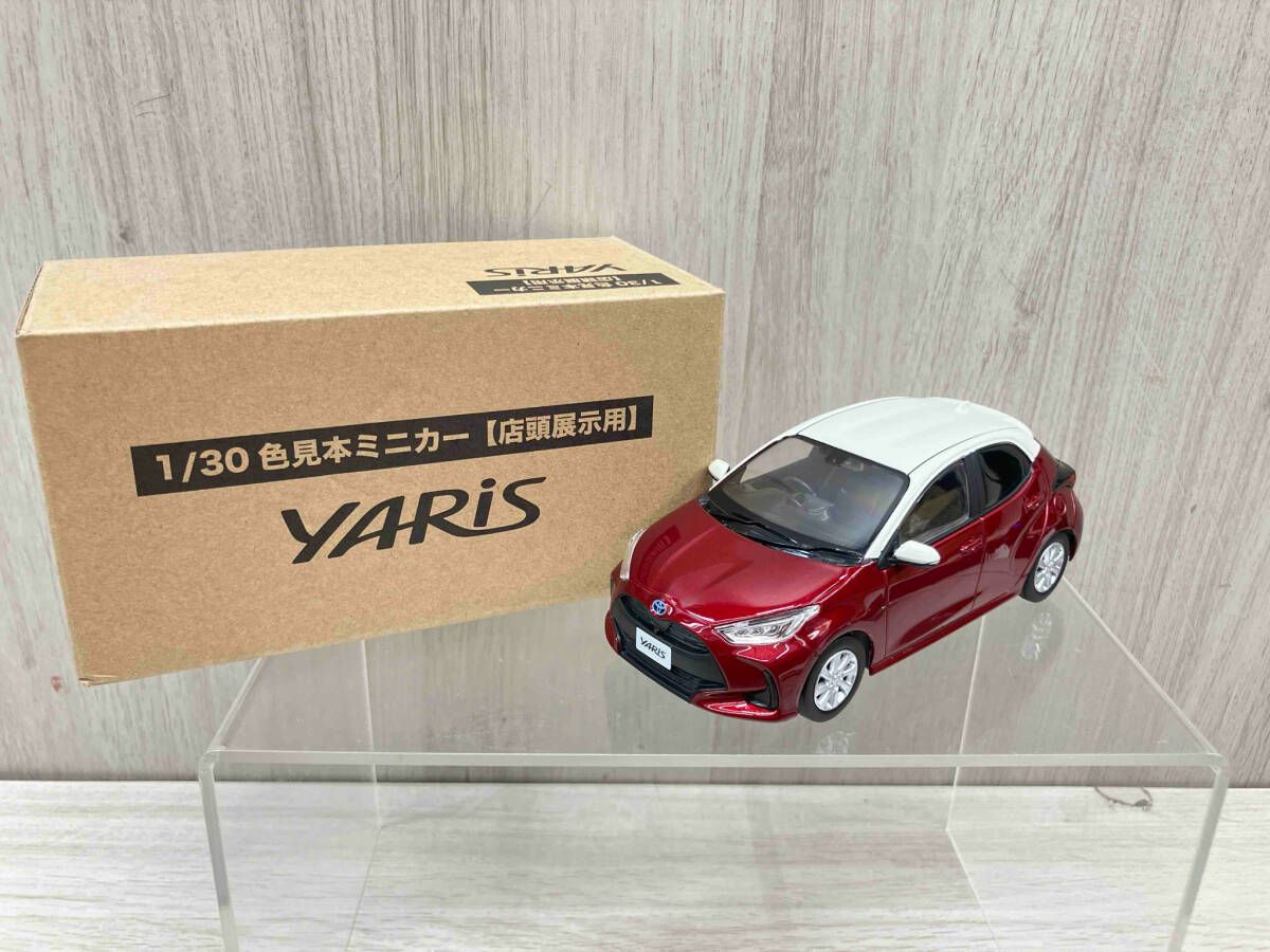 トヨタ ヤリス 1/30 色見本ミニカー ホワイト×センシュアルレッド