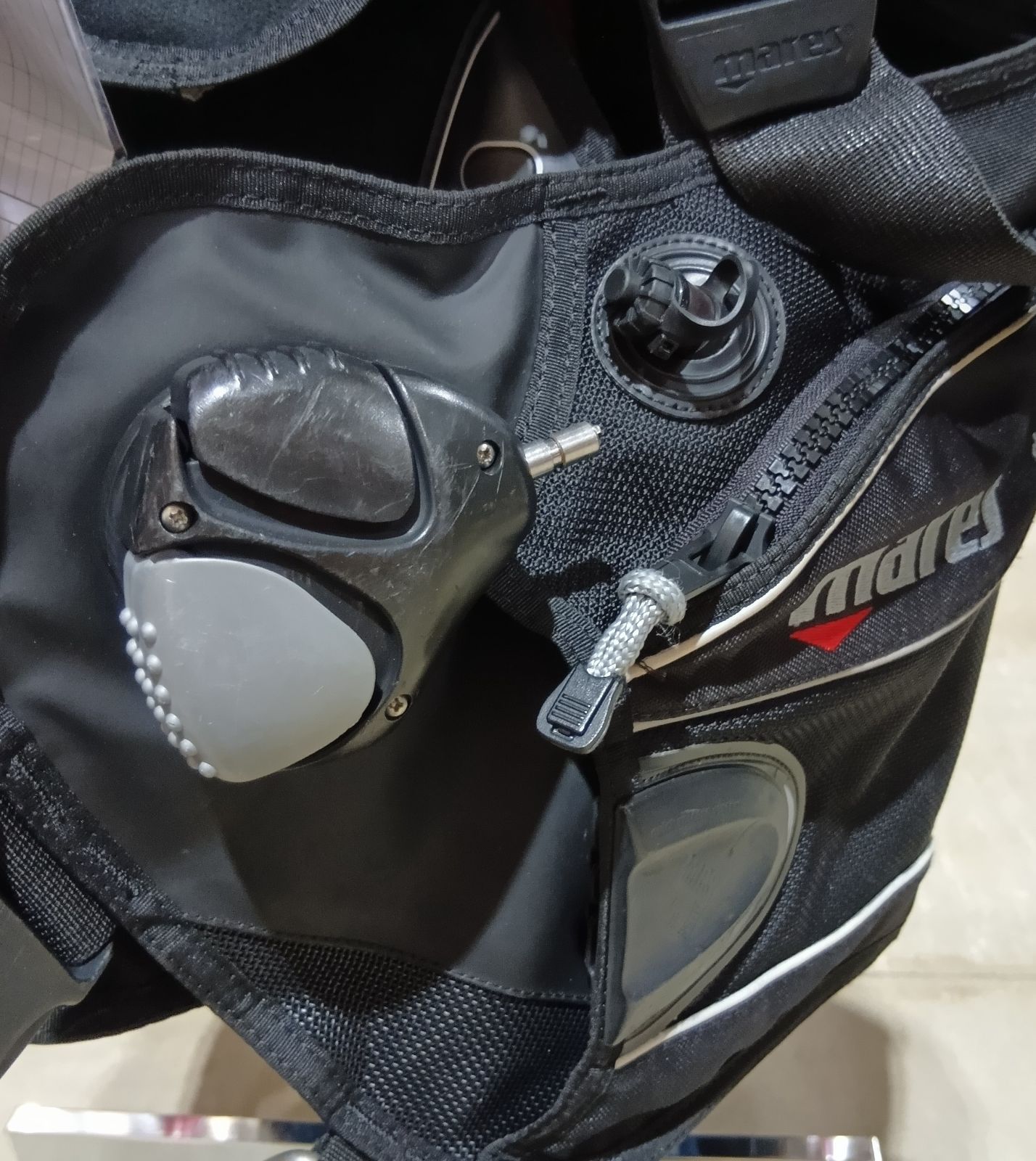 mares -  Mares マレス ドラゴン エアトリム Mサイズ BCD 中古 Mares マレス ドラゴン エアトリム Mサイズ BCD 中古 - メルカリ