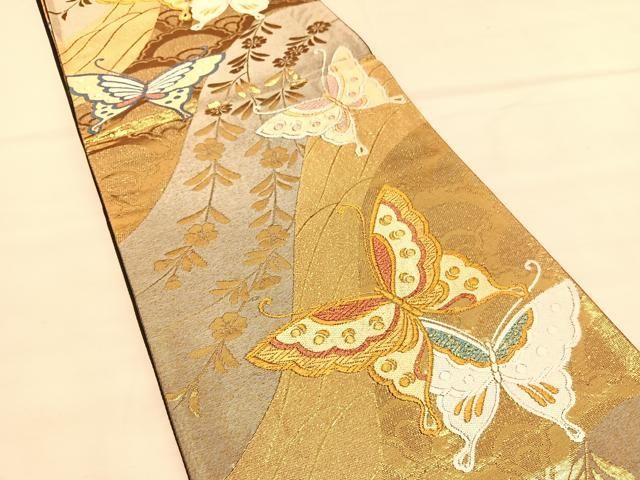 袋帯　振袖帯　金色地　花　蝶　着物　004k 華やかな蝶と花の袋帯きもの帯振袖六通おしゃれ金色
