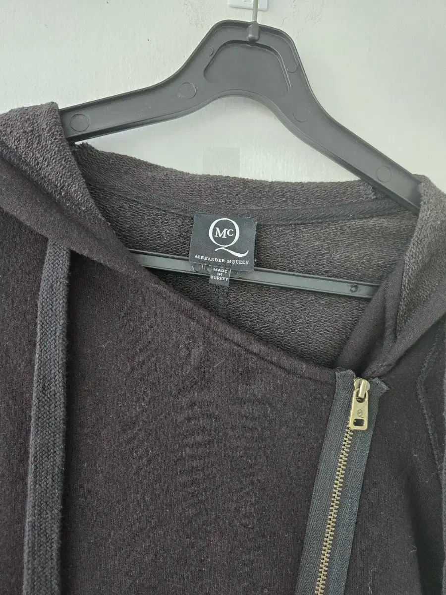 アレキサンダー マックイーン アシンメトリー フーディー ジップアップ