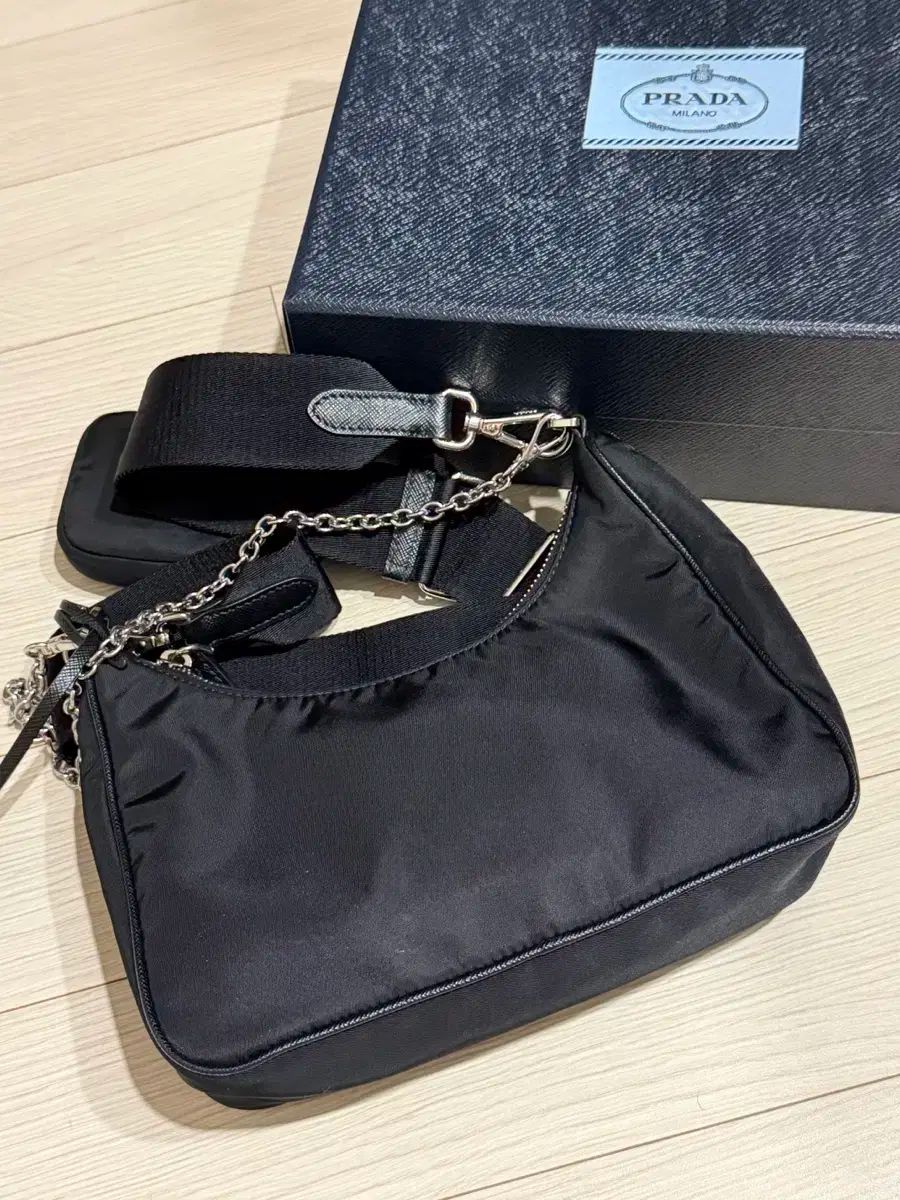 プラダ リーエディション