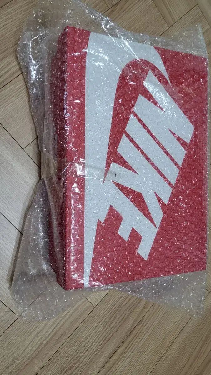 NIKE ナイキ ショックス R 4 メタリックゴールド