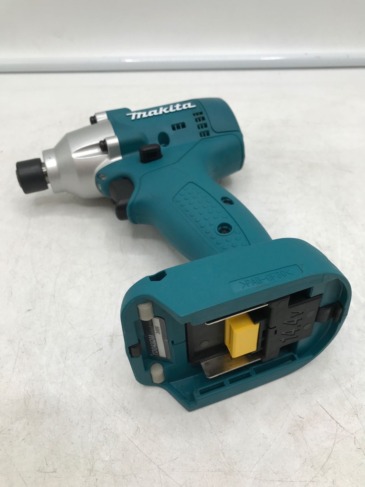 中古品】○Makita/マキタ 14.4V充電式インパクトドライバ(本体+