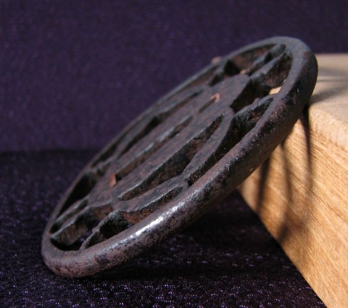 鉄地透かし鍔 雁繋ぎ