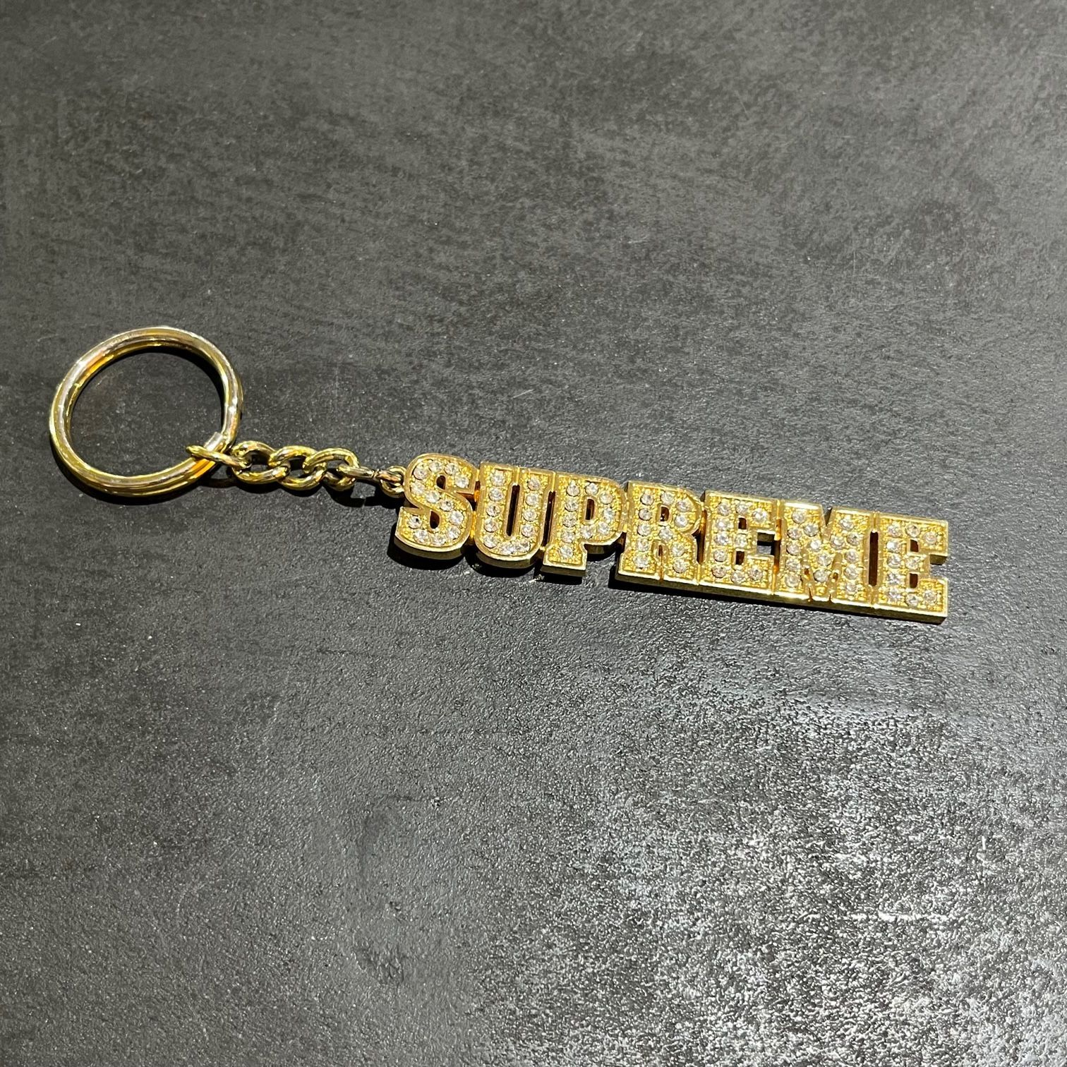 Supreme Block Logo Keychain ゴールド キーホルダー