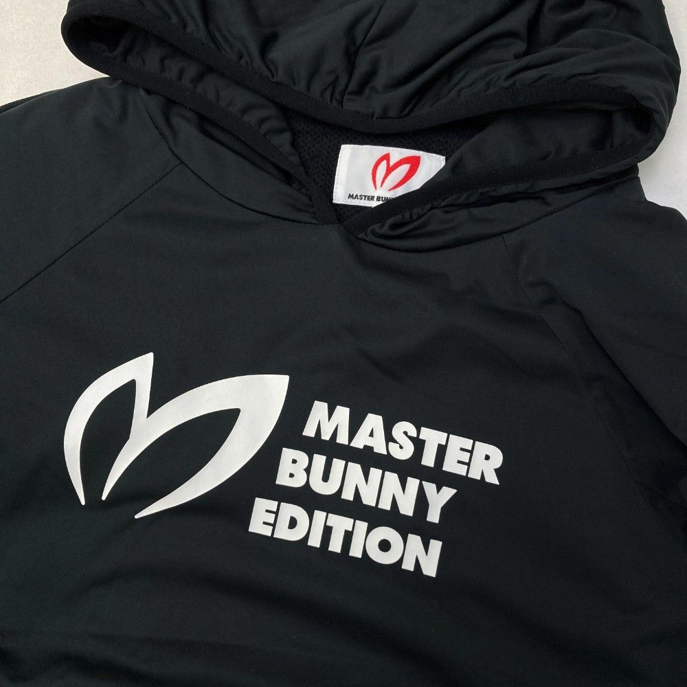 サイズ：0 MASTER BUNNY EDITION マスターバニーエディション  フード付 長袖中綿ジャケット  ブラック系 [240101412848] ゴルフウェア レディース ストスト サイズ：0 MASTER BUNNY EDITION マスターバニーエディション