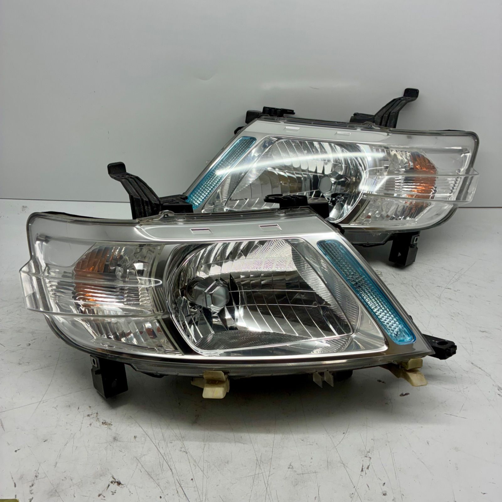 セレナ C25 ハイウェイスター 後期 ヘッドライト HID キセノン