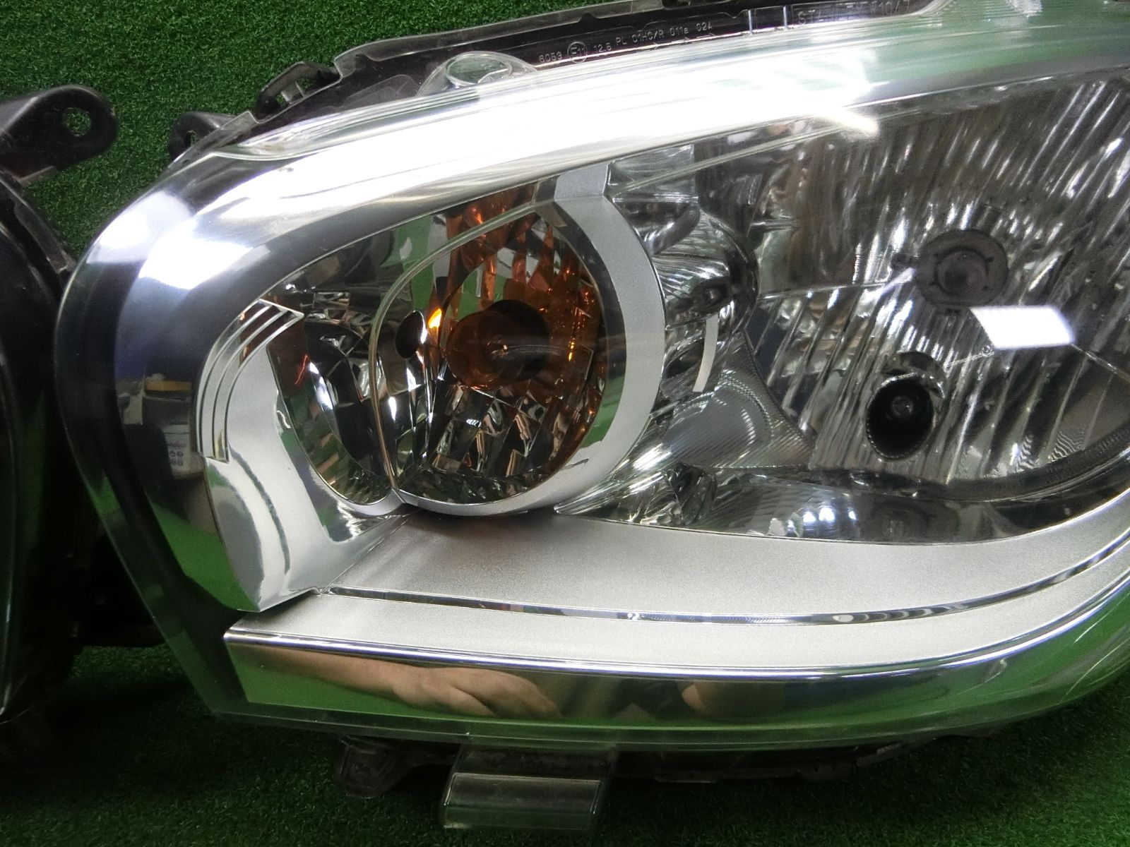 B21W ヘッドライト