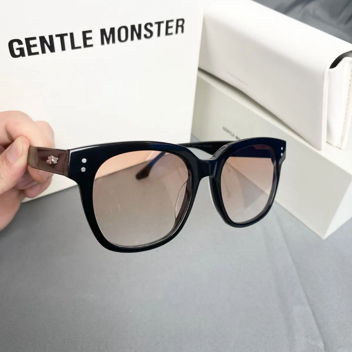 GENTLE MONSTER ジェントルモンスター UNA.C N 01(OR)  サングラス 男女兼用