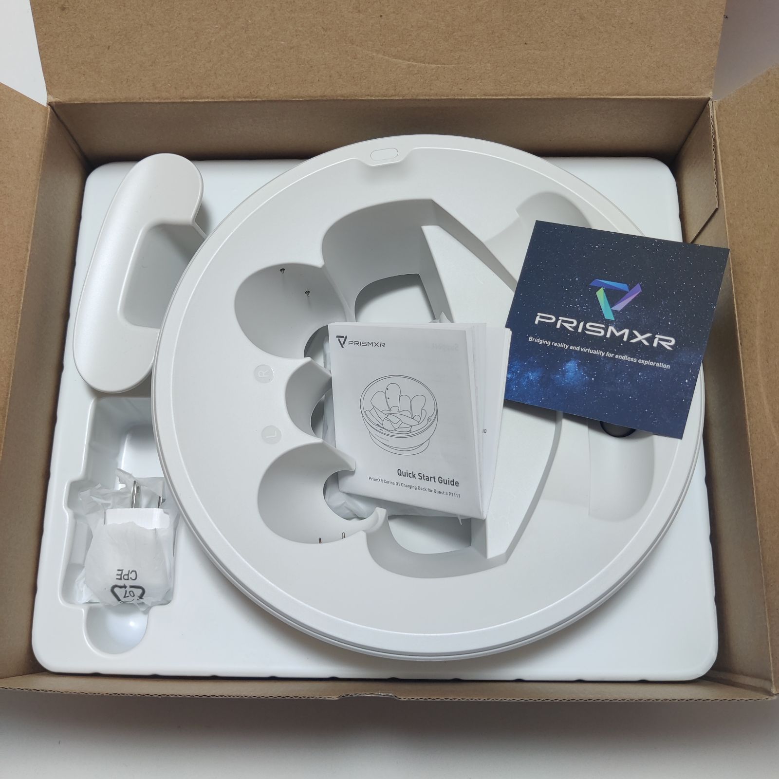 PRISMXR VR用充電ドック ヘッドセット＆コントローラー向け 磁気 急速充電ステーション 過負荷防止 マルチデバイス同時供給 チャージとリチャージャブルバッテリー2個付属 Carina D1