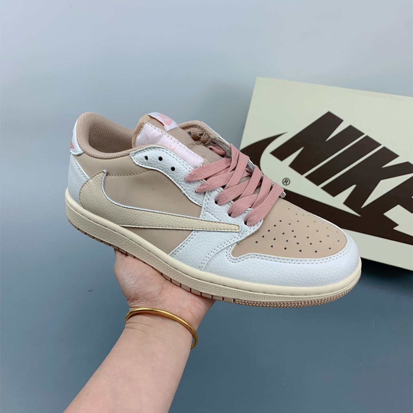 Travis Scott x Jordan Air Jordan 1 Low OG 男女兼用 箱付