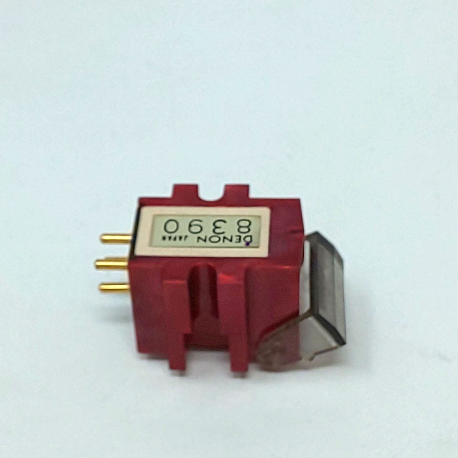 デノン創立110周年記念モデル。専用ヘッドシェル付きMC型カートリッジ