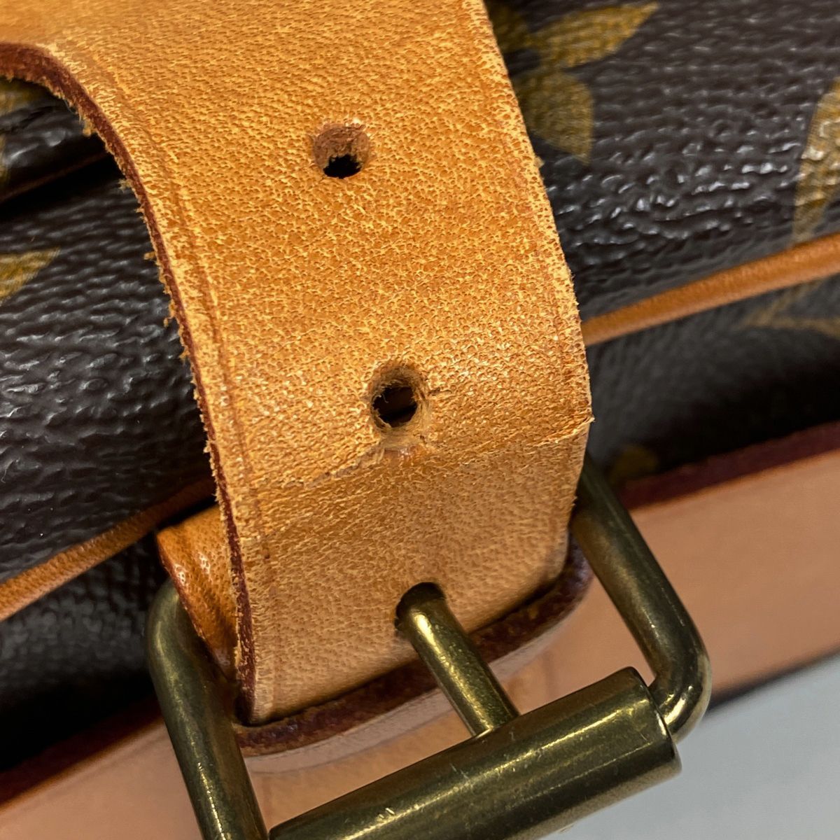 ルイ・ヴィトン Louis Vuitton カルトシエール 22 斜め掛け ショルダー  