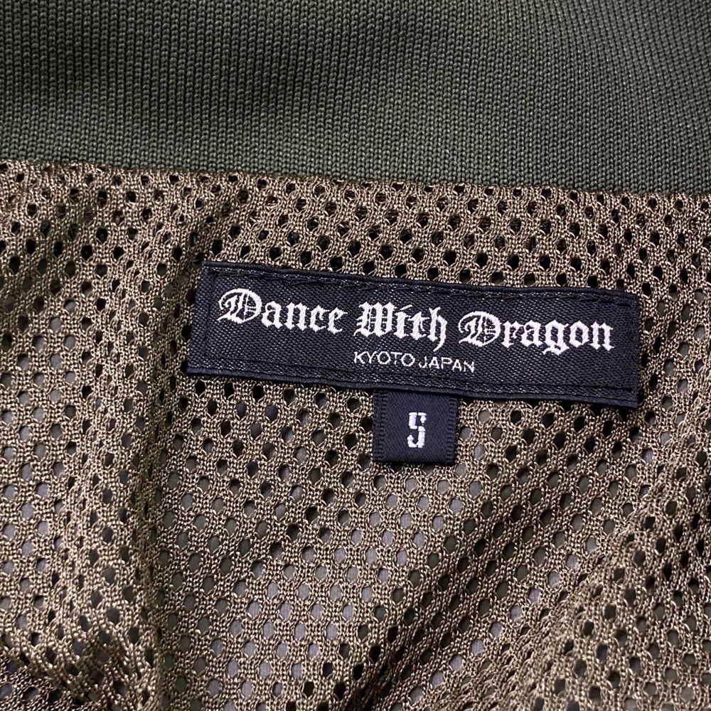 サイズ：5 DANCE WITH DRAGON ダンスウィズドラゴン  2WAY 裏メッシュ ジップジャケット  グリーン系 [240101492837] ゴルフウェア メンズ ストスト サイズ：5 DANCE WITH DRAGON ダンスウィズドラゴン 2WAY 裏