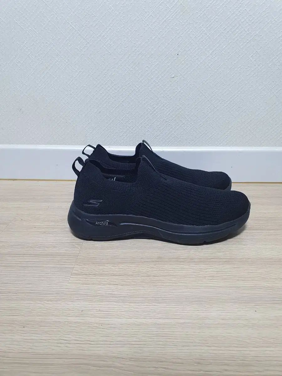 【雷市場（ポンジャン）商品韓国直送】SKECHERS(スケッチャーズ) アーチフィット スニーカー サイズ 275