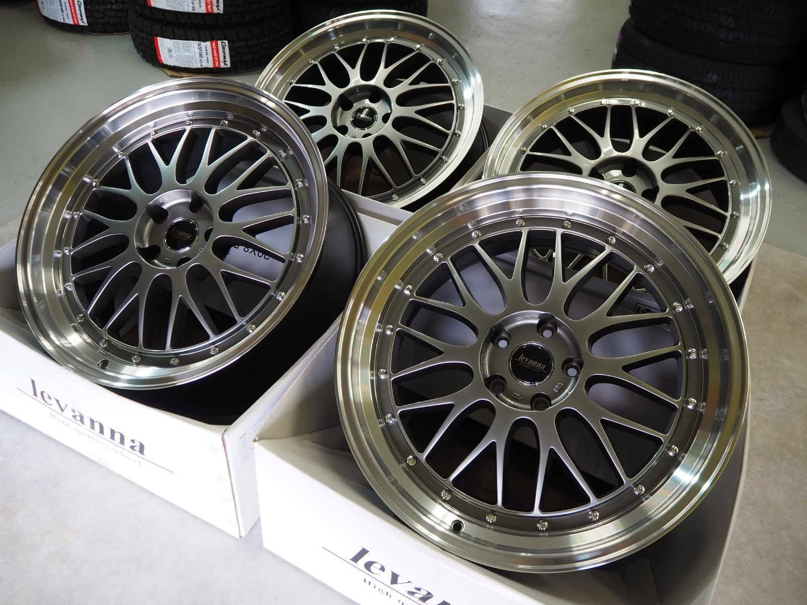 levanna 18インチ　美品　バリ山　おまけあり 深リム メッシュ ゴールド levanna V10LTH 18inch 7.0J 6-139.7+