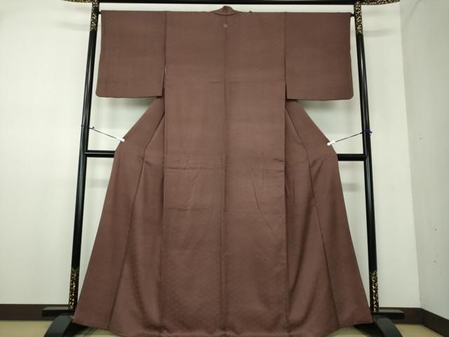 裄67.5色無地 紗綾形 正絹 一つ紋 上品な色味 着物 U-5039 平和屋着物○上質な色無地 紗綾形地紋 赤墨色 正絹 逸品