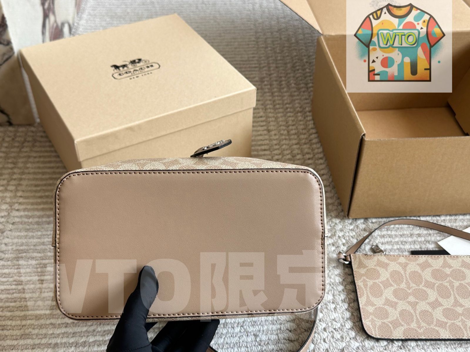 今日WTO】Coach コーチ 新モデル バケットバッグ 2本の