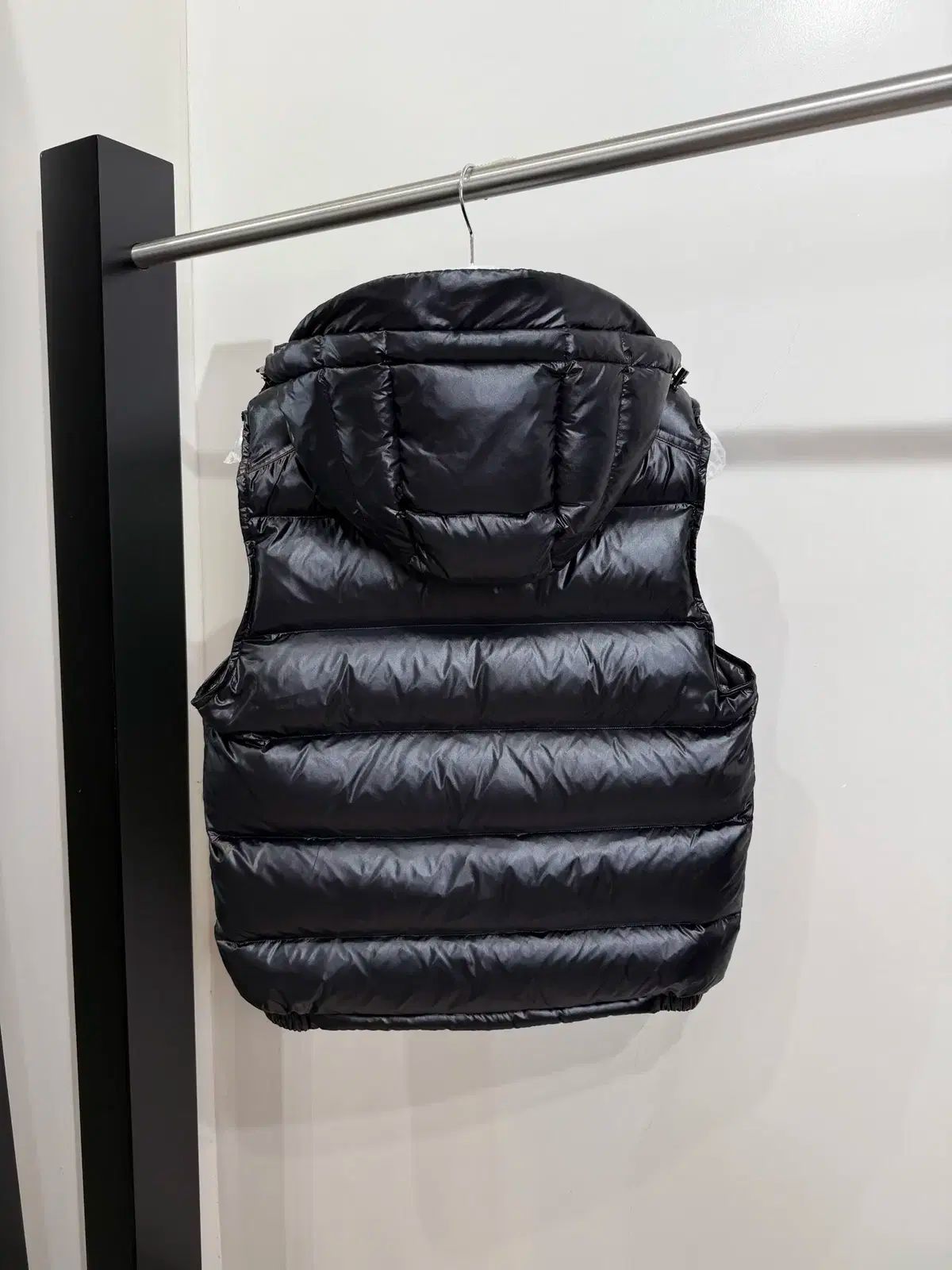 MONCLER(モンクレール) ユニセックス カジュアル ロゴ 黒 ベスト