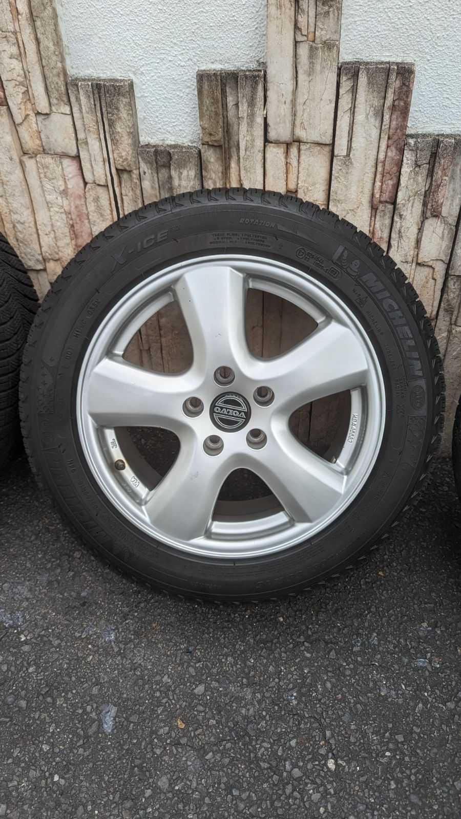 ⭐︎送料込⭐︎ボルボv40 ホイール 純正 16インチ 205/60 R16 ボルボ純正 16インチ 夏タイヤ付きホイール